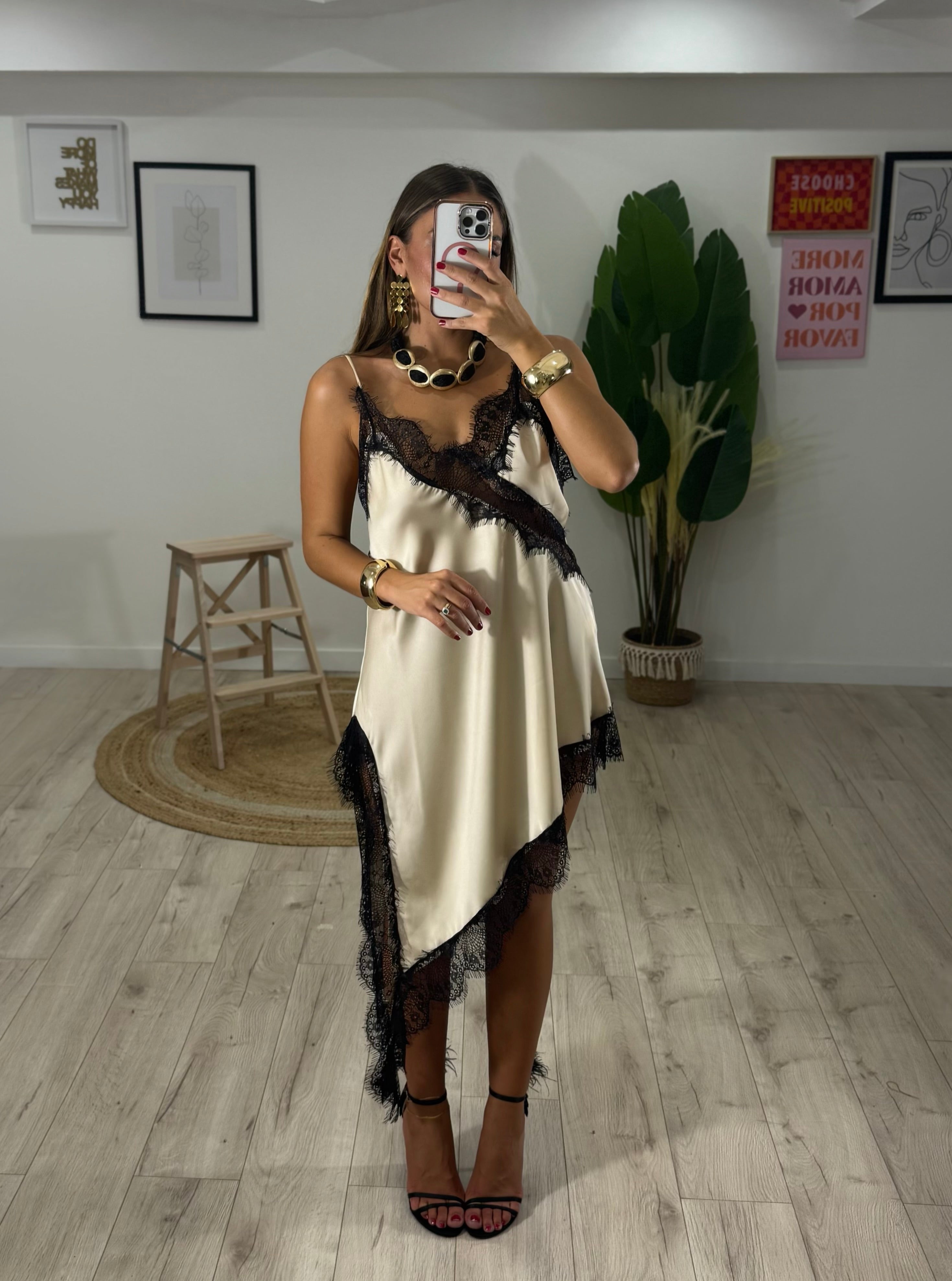 Abito Simil Seta e pizzo