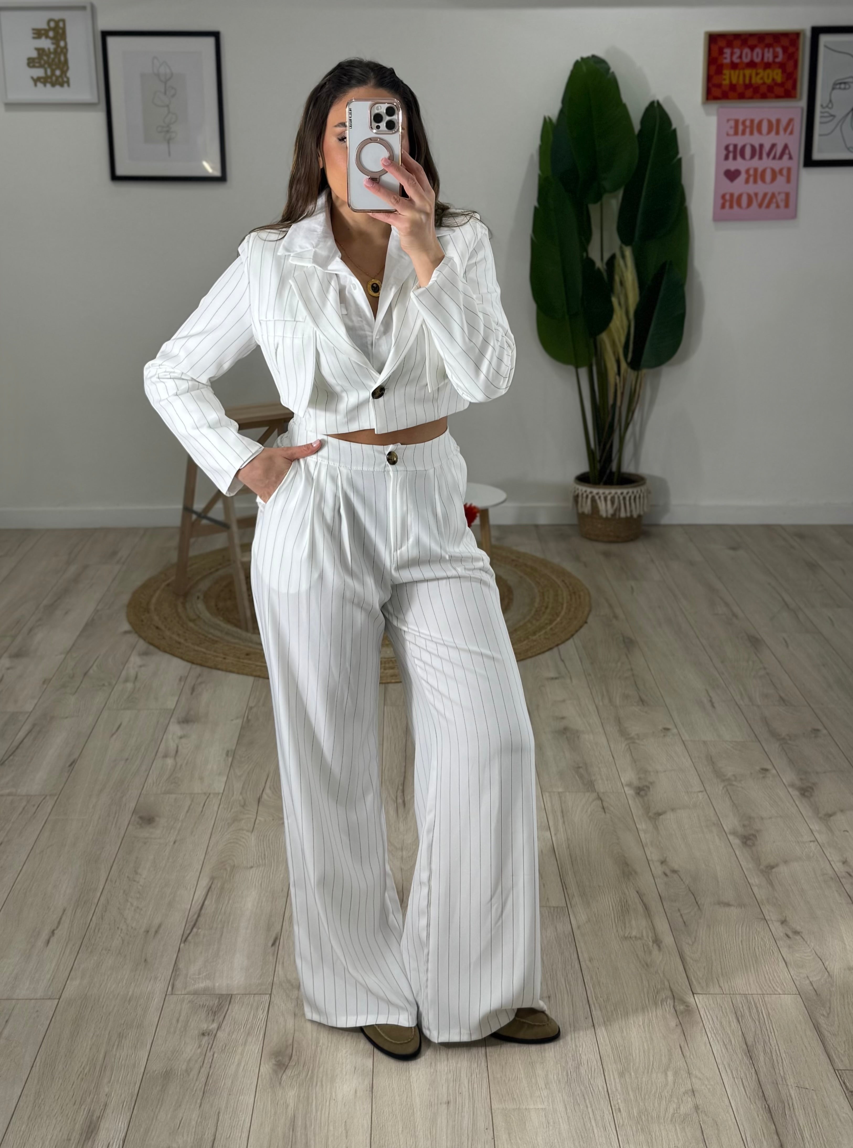 Tailleur gessato crop