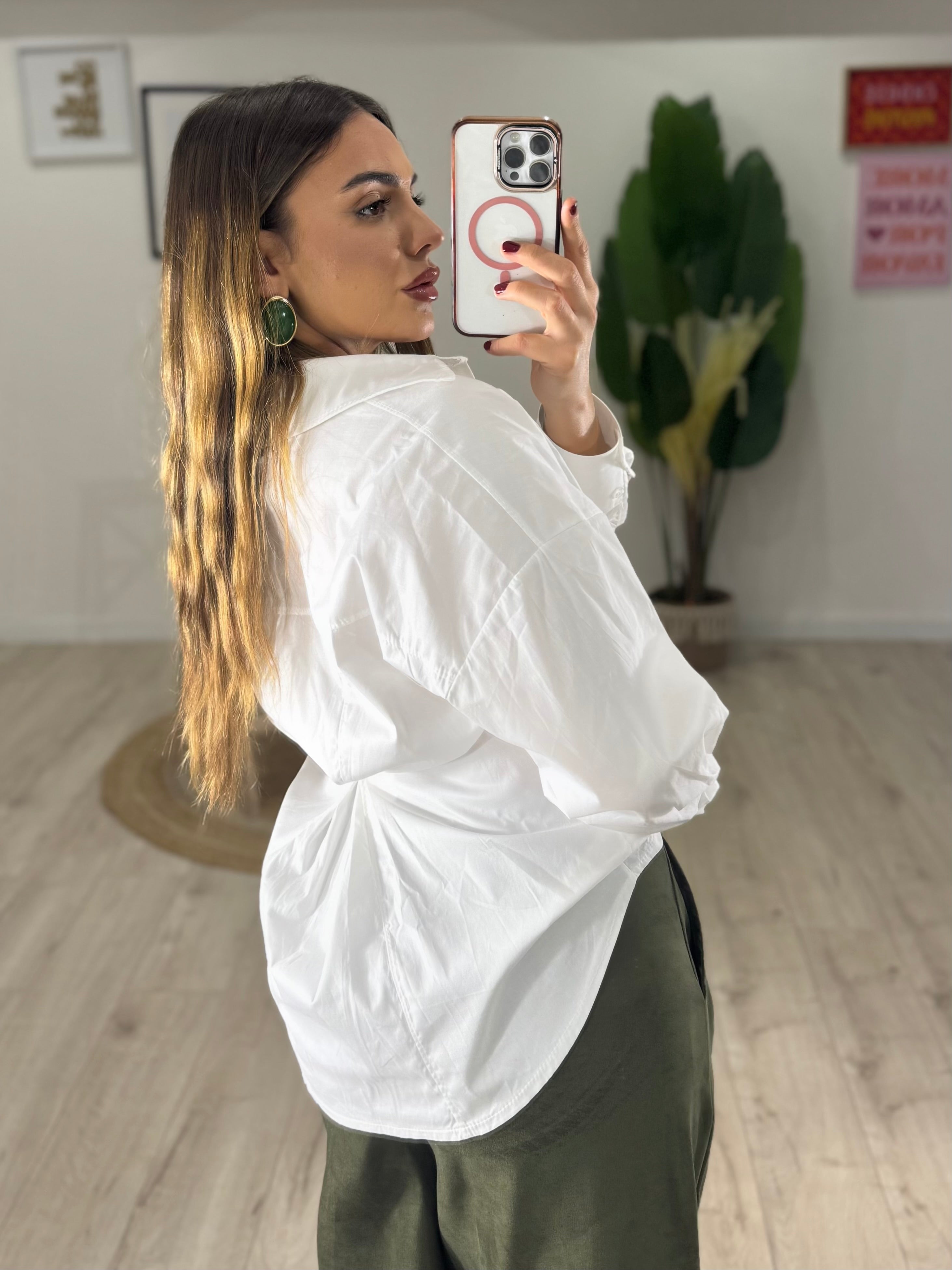 Camicia con bottone sul retro