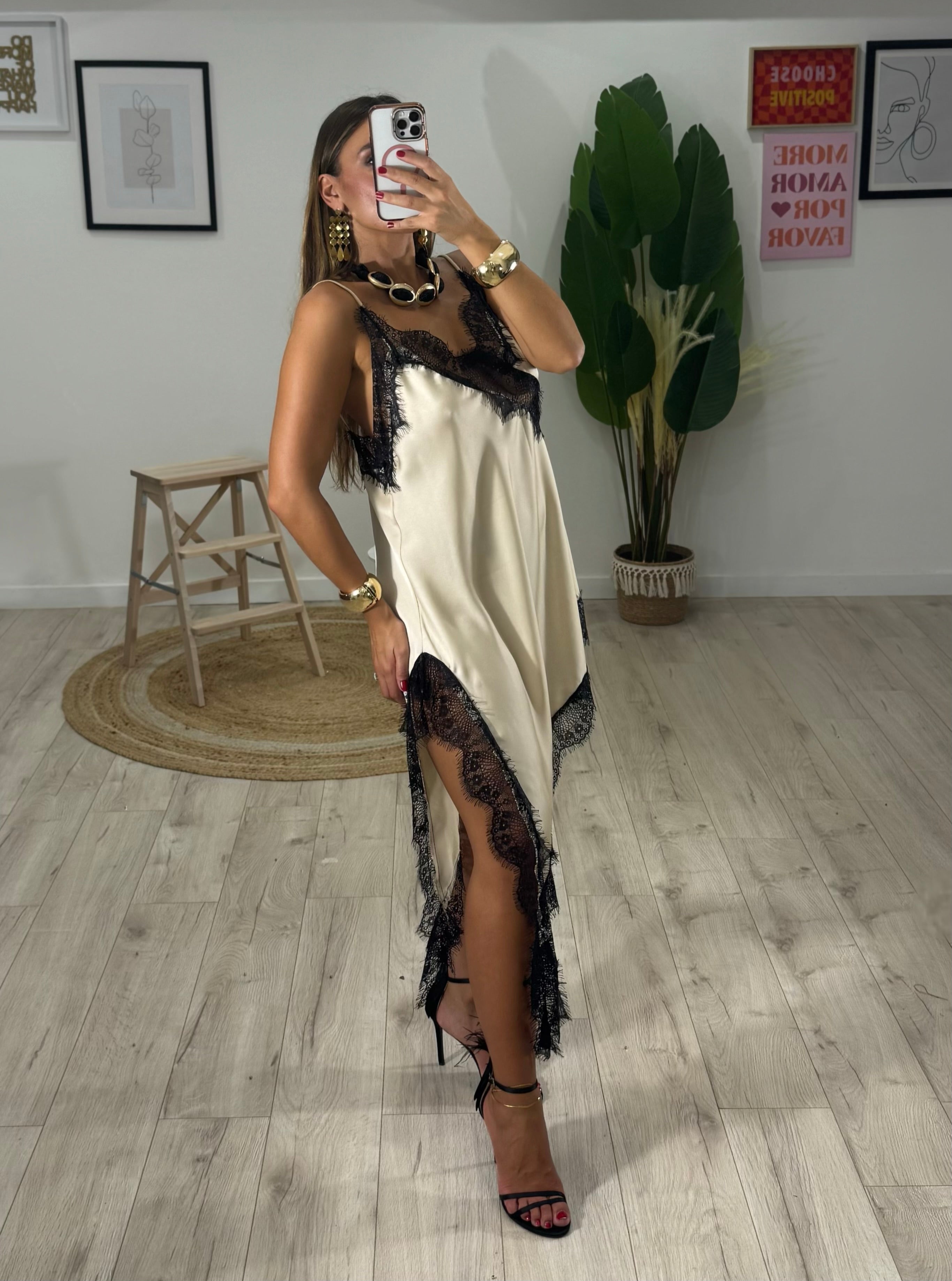 Abito Simil Seta e pizzo