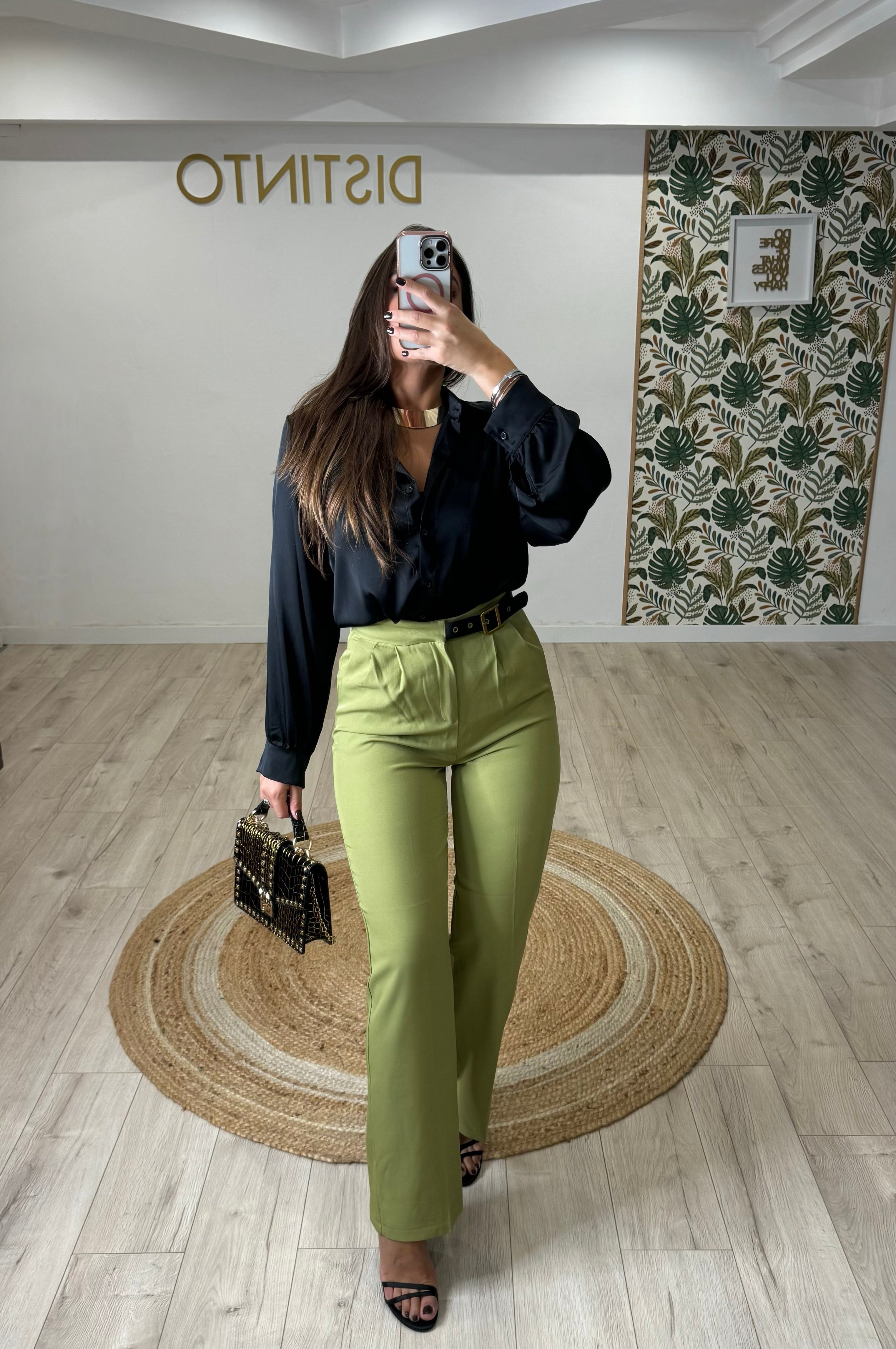 Pantalone primavera con dettaglio cinta verde