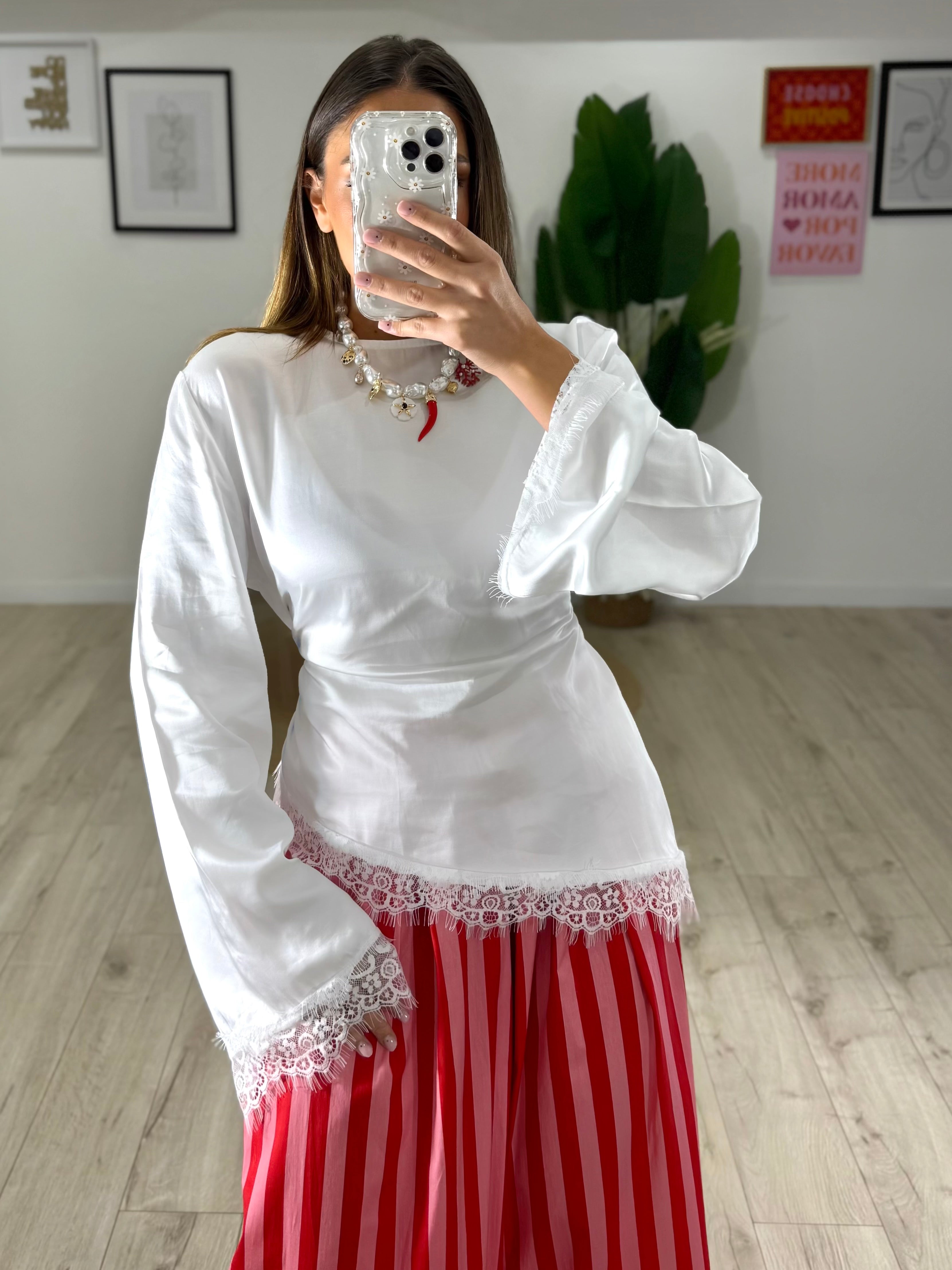 Blusa in raso e pizzo bianca