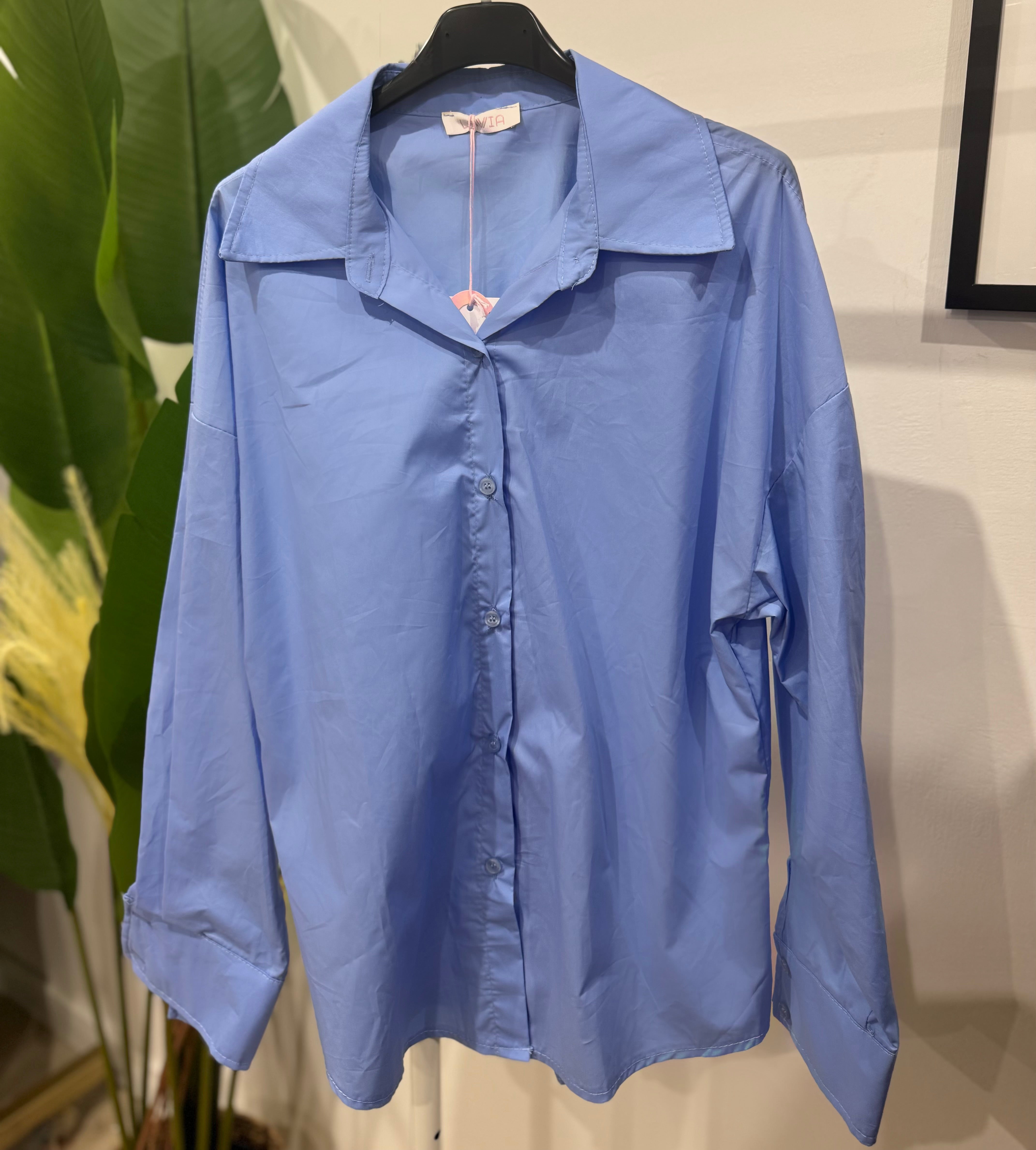 Camicia con bottone sul retro